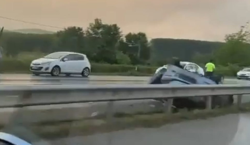 Otomobil takla attı: 2 yaralı