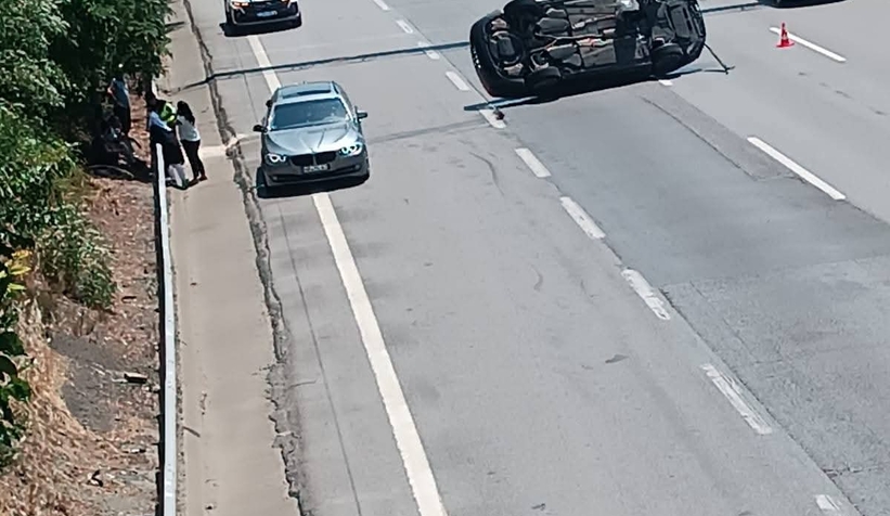 Otomobil takla attı