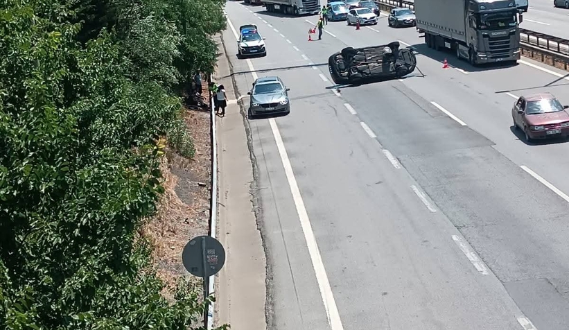 Otomobil takla attı