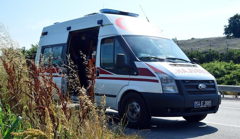 Otomobil tarlaya uçtu