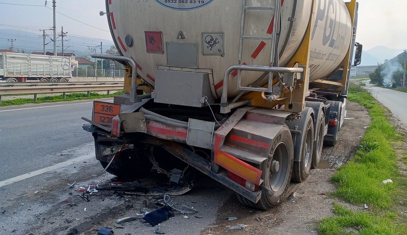 otomobil-tira-carpti-yaralilar-vard1psruxirg