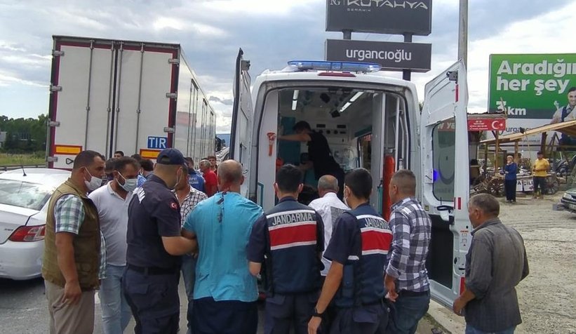 Otomobil tıra ok gibi saplandı: 3’ü çocuk 5 yaralı