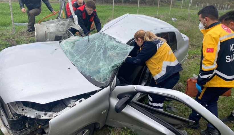 Otomobil tırla çarpıştı: 1 ölü, 2 yaralı