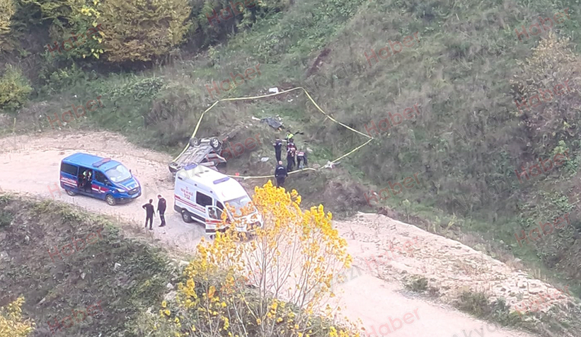 otomobil-ucuruma-yuvarlandi-olu-ve-yaralilar-varc1vlwulfu2