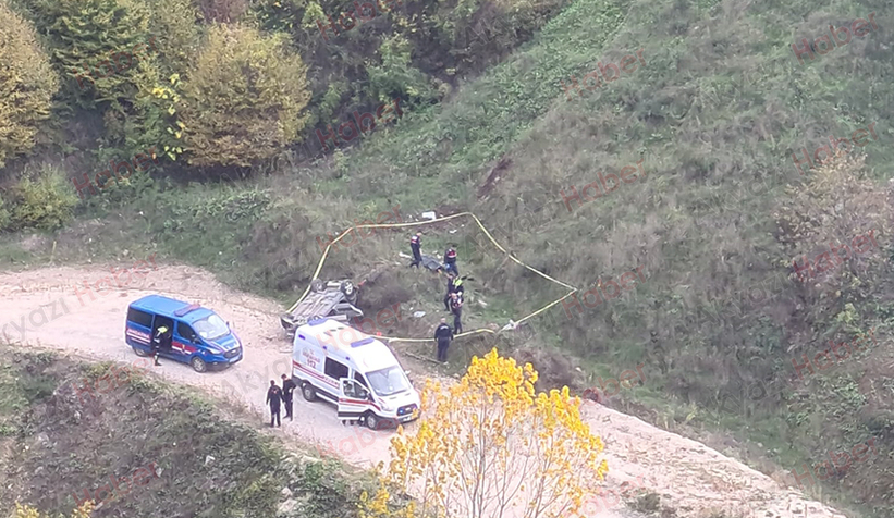 otomobil-ucuruma-yuvarlandi-olu-ve-yaralilar-varc1vlwulfu2