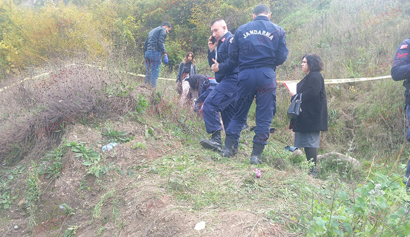 otomobil-ucuruma-yuvarlandi-olu-ve-yaralilar-varc1vlwulfu2