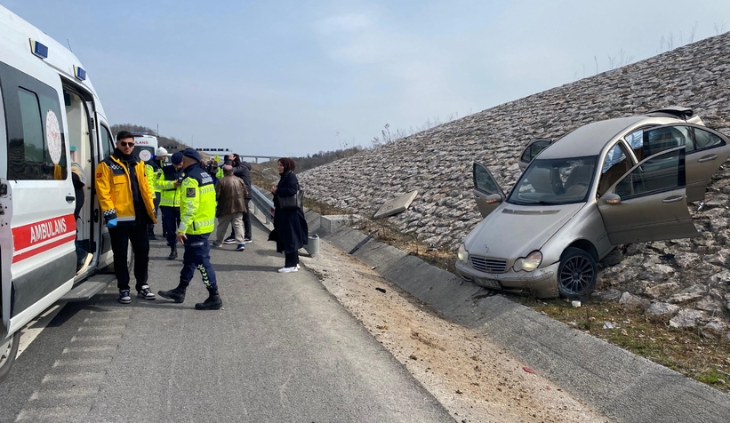 otomobil-ve-panelvan-arac-carpisti-2-yaralisuzic1hwue