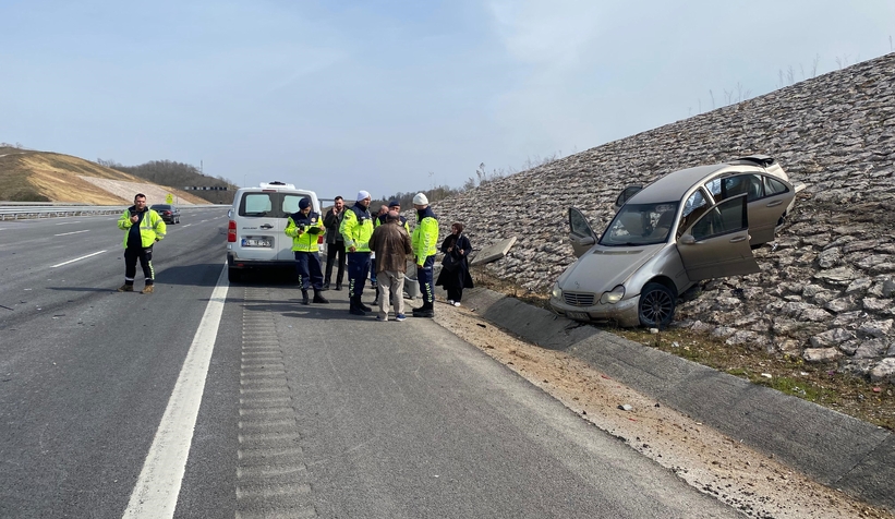 otomobil-ve-panelvan-arac-carpisti-2-yaralisuzic1hwue