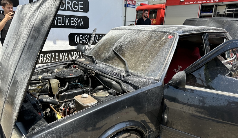 Otomobili kül olmaktan itfaiye kurtardı