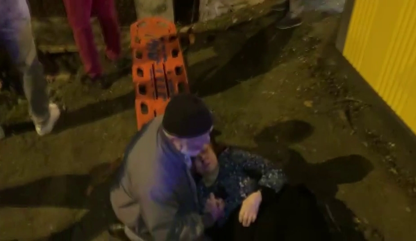 Otomobilin çarpmasıyla inşaat alanına savrulan kadın hayatını kaybetti