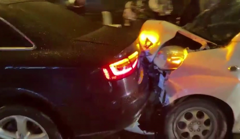 Otomobilin çarpmasıyla inşaat alanına savrulan kadın hayatını kaybetti