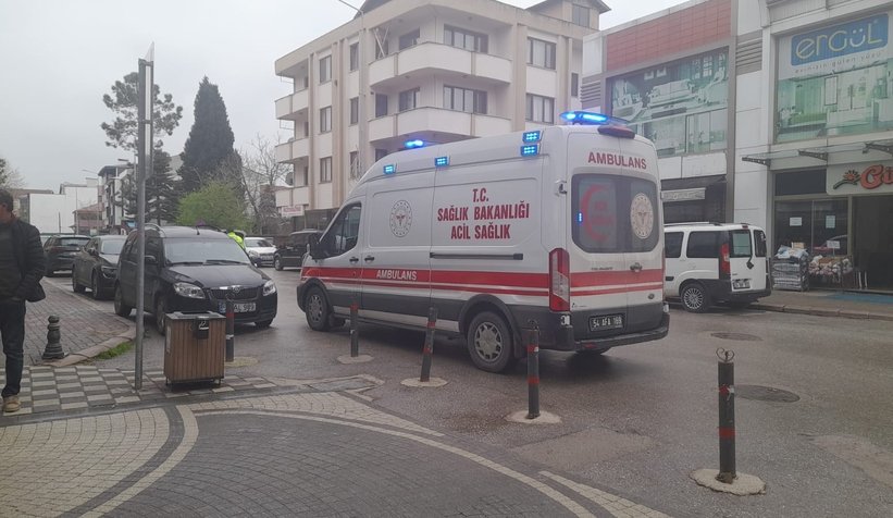 Otomobilin çarptığı yaşlı kadın hastaneye kaldırıldı