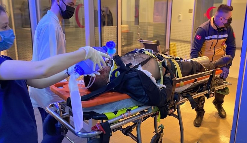 Otomobilin çarptığı yaya ön camdan içeri girdi