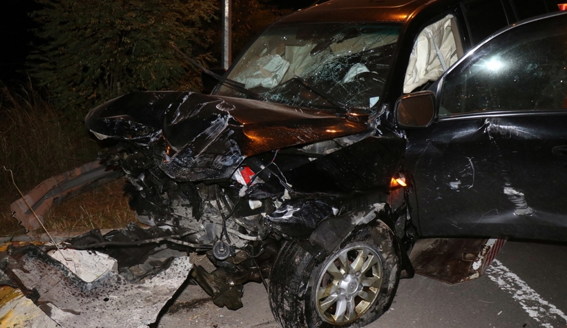  Otomobilin kağıt gibi ezildiği kazada 1 kişi yaralandı