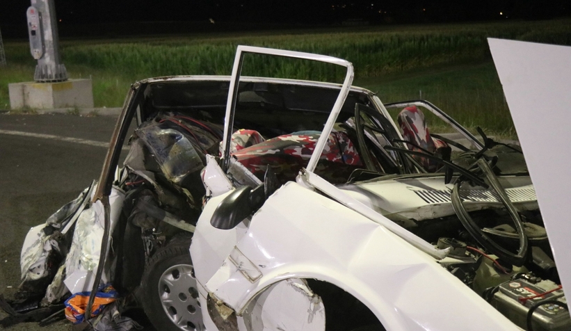  Otomobilin kağıt gibi ezildiği kazada 1 kişi yaralandı