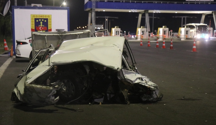  Otomobilin kağıt gibi ezildiği kazada 1 kişi yaralandı
