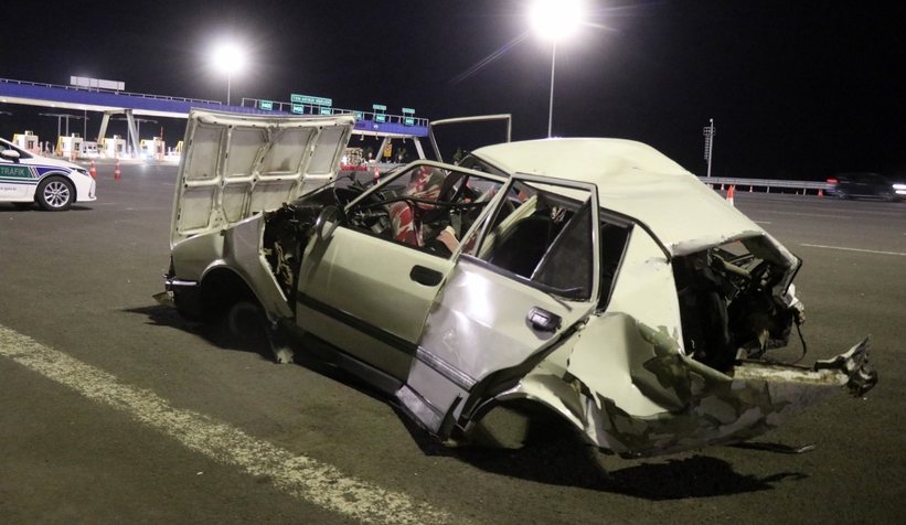  Otomobilin kağıt gibi ezildiği kazada 1 kişi yaralandı
