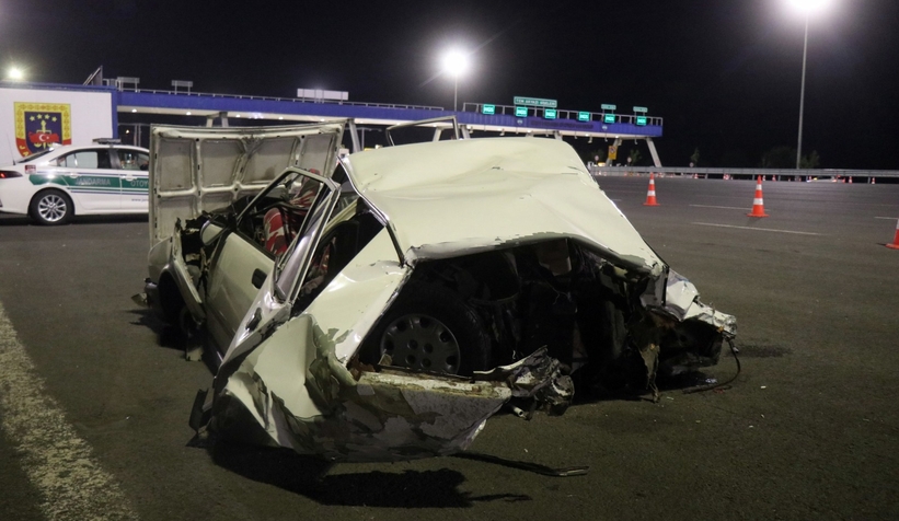  Otomobilin kağıt gibi ezildiği kazada 1 kişi yaralandı