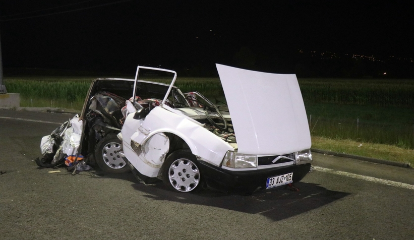  Otomobilin kağıt gibi ezildiği kazada 1 kişi yaralandı