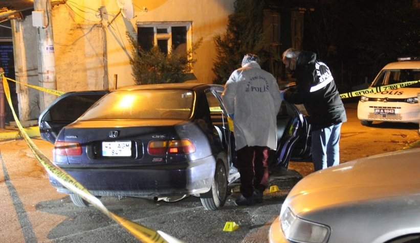 Otomobilinde silahlı saldırıya uğradı