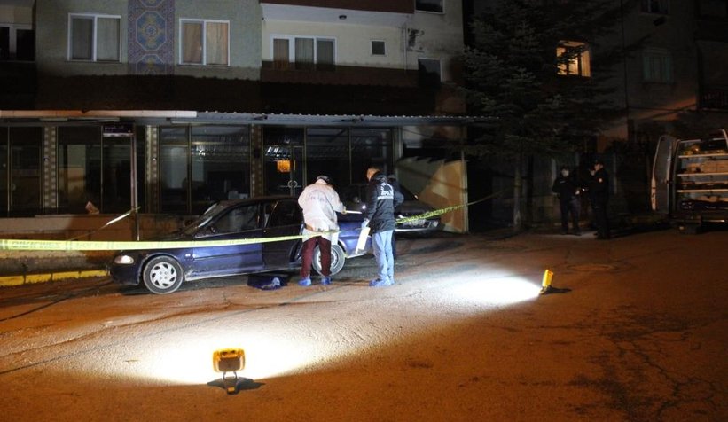 Otomobilinde silahlı saldırıya uğradı