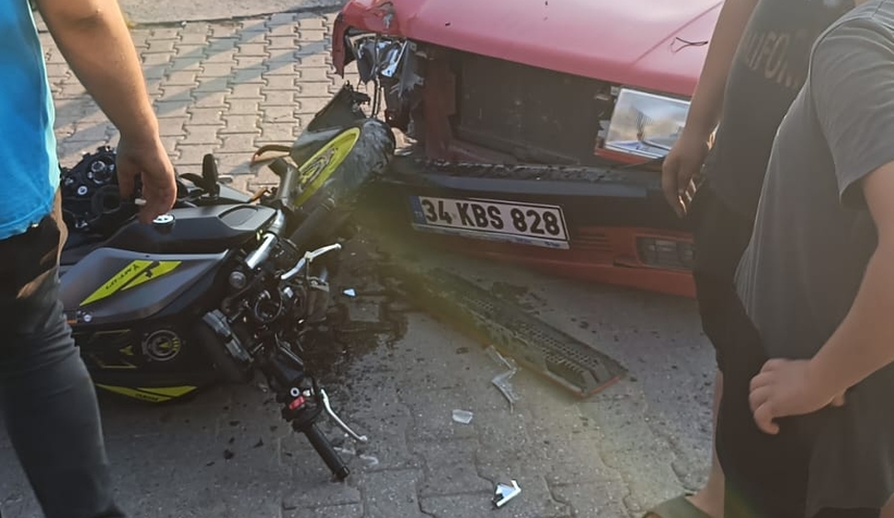 otomobille-carpisan-motosikletli-yaralandimvfpukjfog