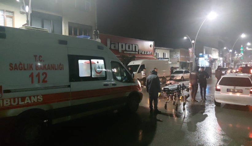 Otomobille çarpışan motosikletli yaralandı