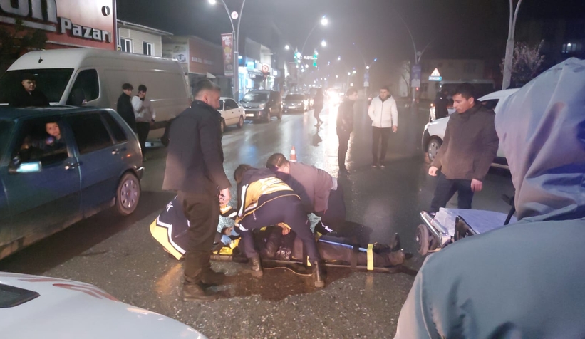 Otomobille çarpışan motosikletli yaralandı