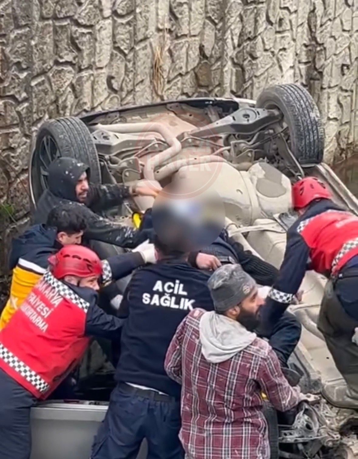 Otomobille dereye uçan sürücünün ölüm haberi geldi