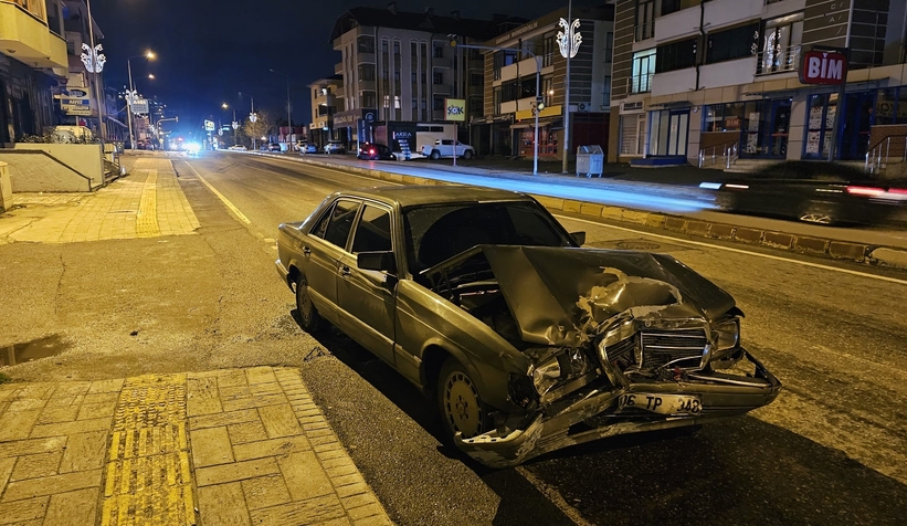 Otomobiller çarpıştı: 1 yaralı