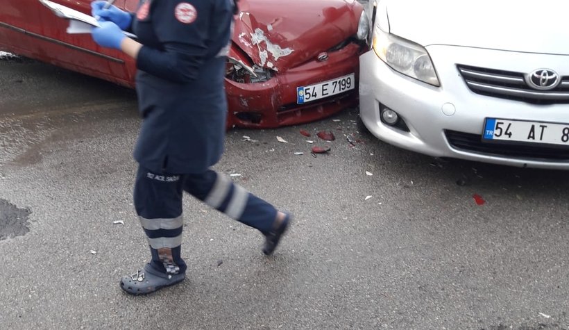 Otomobiller çarpıştı: 1 yaralı