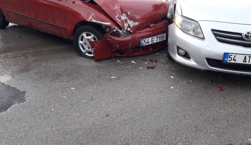 Otomobiller çarpıştı: 1 yaralı