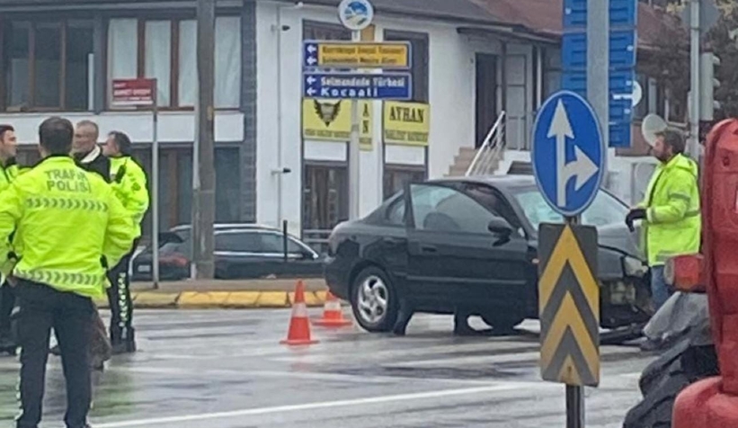 Otomobiller çarpıştı: 2 yaralı