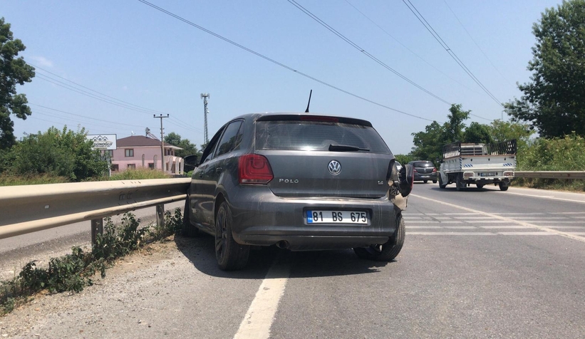 Otomobiller çarpıştı