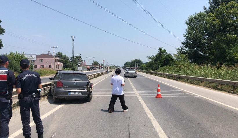 Otomobiller çarpıştı