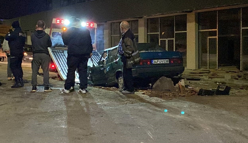 otomobiller-kafa-kafaya-carpisti-3-yaraliadbqafh3df