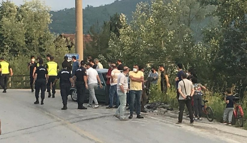 Otomobiller kafa kafaya çarpıştı: 4 yaralı