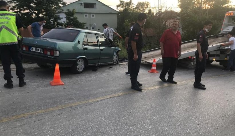 Otomobiller kafa kafaya çarpıştı: 4 yaralı