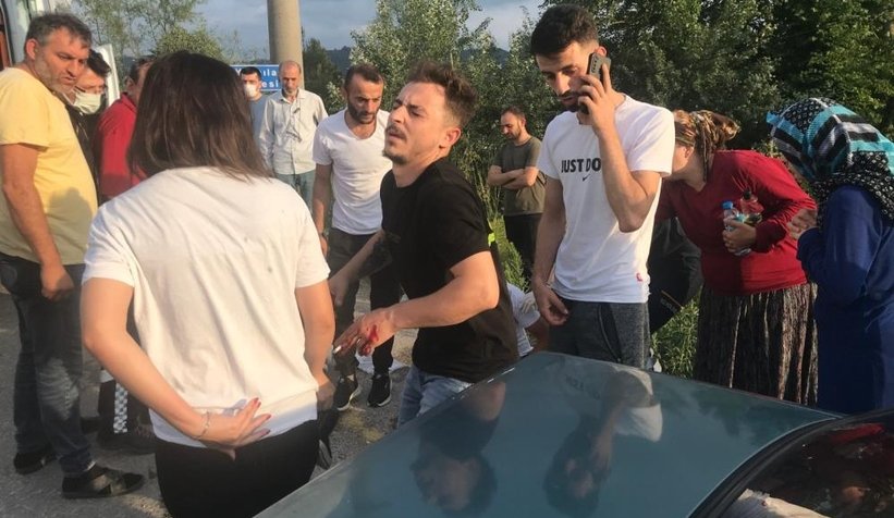 Otomobiller kafa kafaya çarpıştı: 4 yaralı