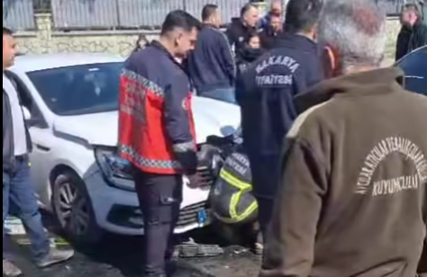 Otomobiller kafa kafaya çarpıştı