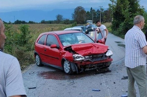 otomobiller-kafa-kafaya-carpistirg41witqrv