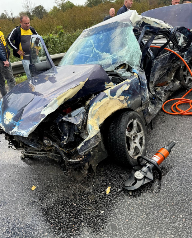 otoyol-baglanti-yolunda-korkunc-kaza-olu-ve-yaralilar-varl0x6dzbwa2