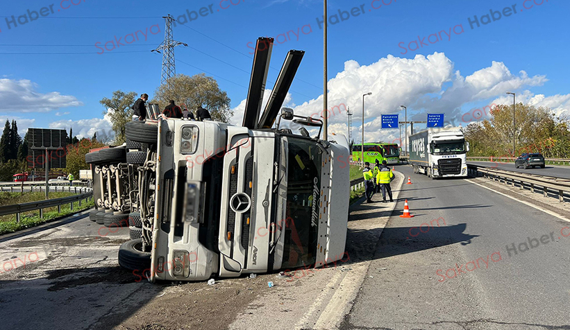 otoyol-baglantisinda-maden-yuklu-tir-devrildiq2t0ajfuau