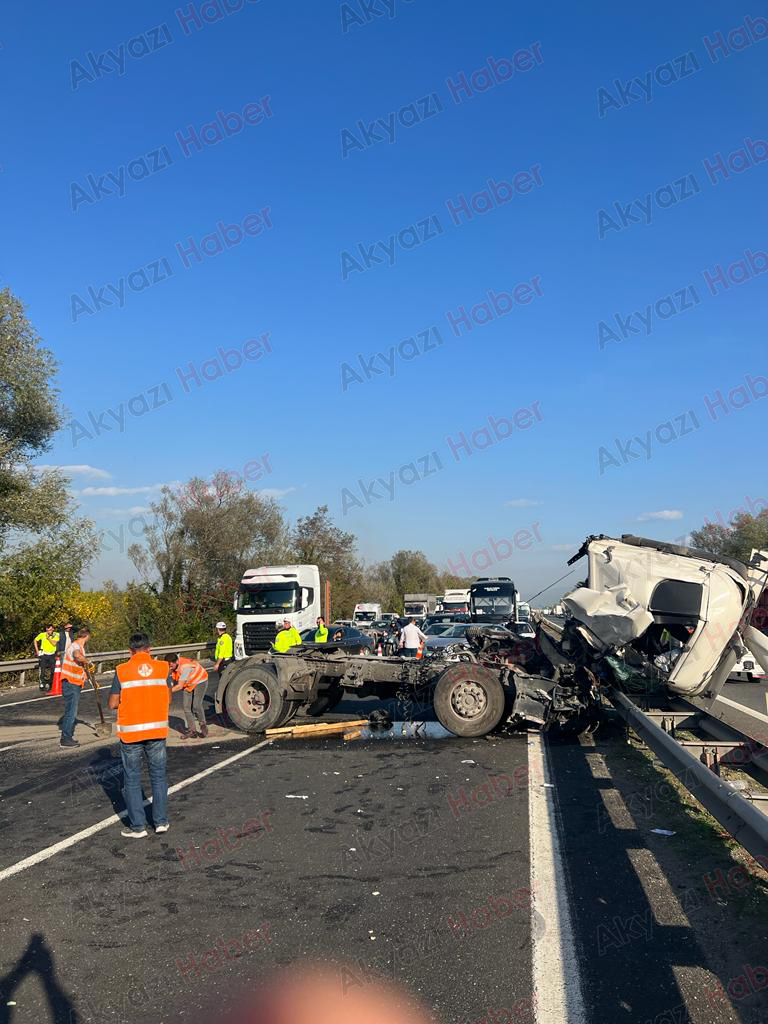 Otoyol da 2 tırın çarpışması sonucu 1 kişi yaralandı
