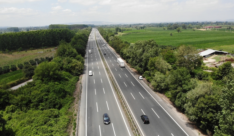 otoyol-sakarya-gecisinde-trafik-akiciyug3sfjywh