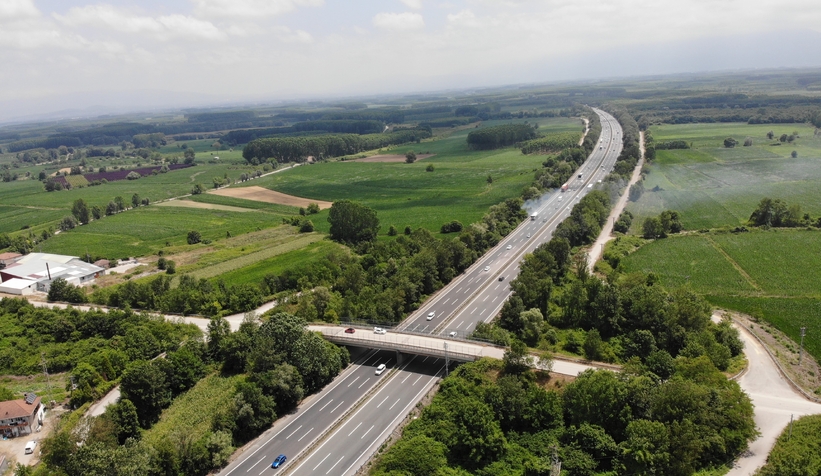 otoyol-sakarya-gecisinde-trafik-akiciyug3sfjywh
