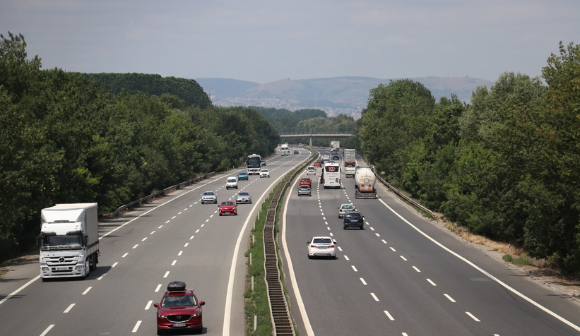 otoyol-sakarya-gecisinde-trafik-akiciyug3sfjywh