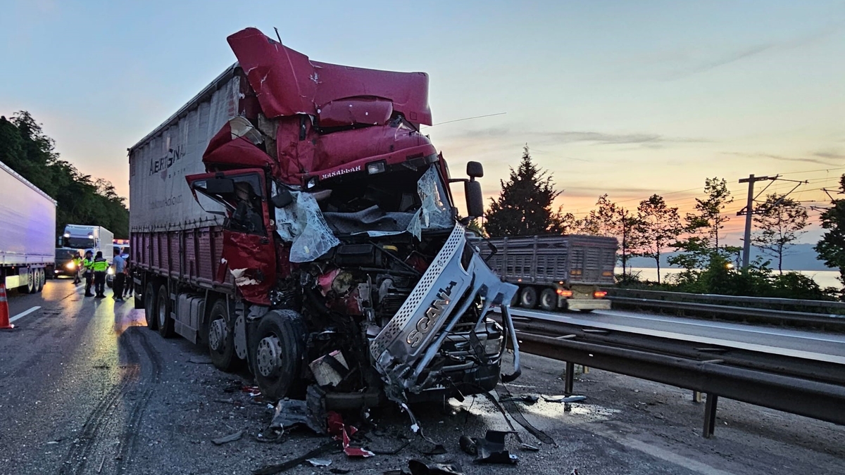 Otoyol savaş alanına döndü