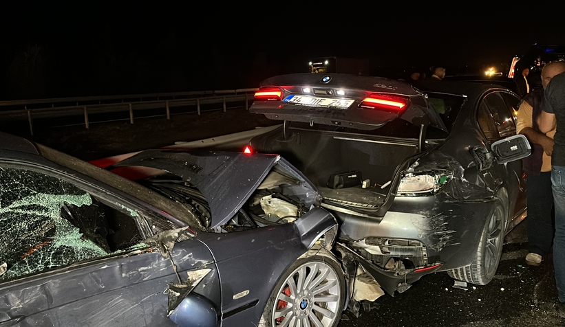 Otoyolda 11 araç birbirine girdi: 6 yaralı