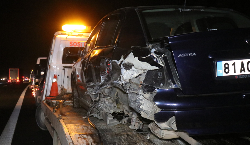 Otoyolda 11 araç birbirine girdi: 7 yaralı